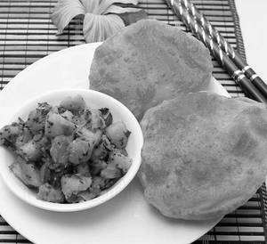 Puri Combo (Puri - 6, Sabji, Bundi Raita)