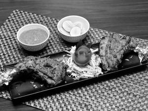 Tandoori Chicken[served with green chutney and salad]