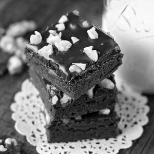 Chocolate Nuts Brownie [1 Pc]