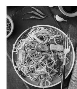 Paneer schezwan noodles