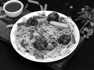 Noodles With Manchurian Balls