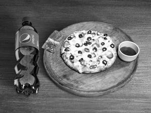 7" Veg Triple Tango Pizza + Pepsi (600 Ml)                  