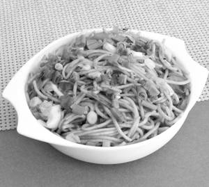 Veg Hakka Noodles (350 gms)