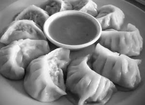 Veg Steamed Momos [5 Pieces]
