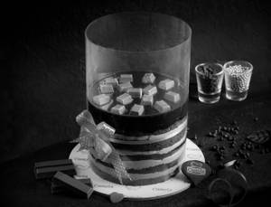 Eggless Kitkat Pull Me Up Cake (1kg)