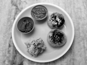 Litti Chokha Without Ghee (1 Plate)