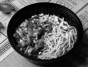 Egg Hakka Noodles With Schezwan Chicken (Wet)