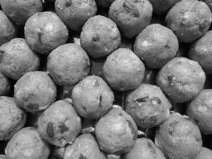 Dry Fruits Gond Laddu