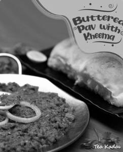 Buttered Pav With Chicken Kheema