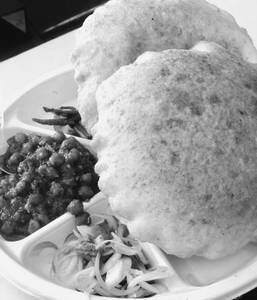 Special Paneer Bhature & Chole (2 Pcs)