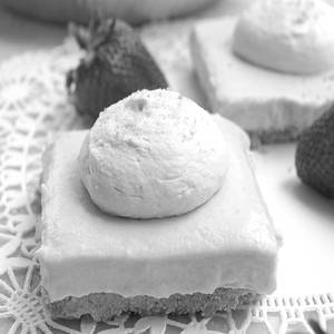 STRAWBERRY CREAM CHEESE BAR
