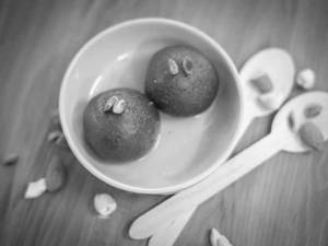 Gulab Jamun (02 Pcs)