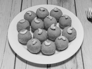 Besan Laddu