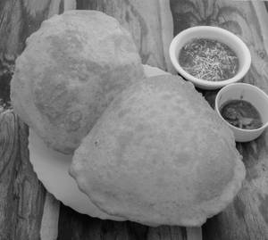 Chana Paneer Bhature [2pieces]