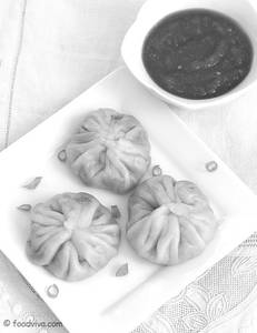 Veg momos [3 pieces]