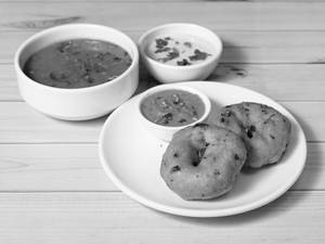 Medu Vadai (2 Pieces, 1 Plate)                           