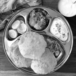Poori With Alu-dum
