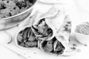 Single Egg Chicken And Keema Mix Roll