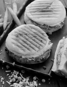 Pack Of 2 Grilled Tandoori Mayo Cheese Burger