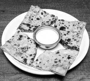 Aloo Paratha With Curd